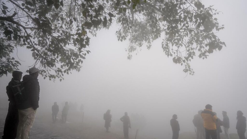 Visitors at the bank of the Yamuna river amid low visibility due to a layer of smog, in New Delhi, Sunday, Dec. 14, 2025. ( PC: PTI)