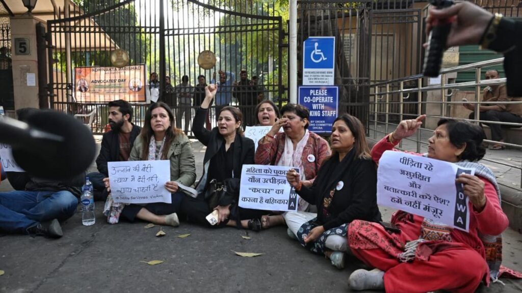 Social activists stage a protest in front of High Court related to Unnao Case in New Delhi on December 26, 2025. (PC: Shashi Shekhar Kashyap)